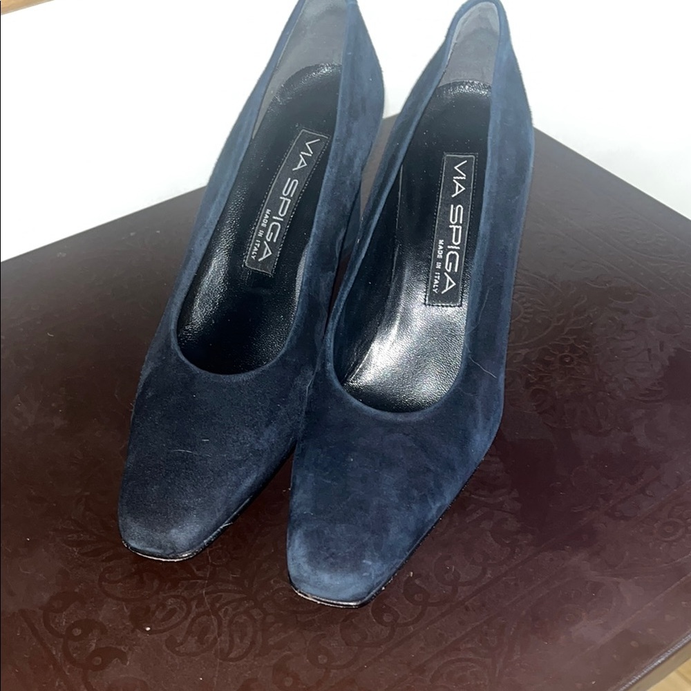 Via Spiga Blue Suede Heels Classic Design